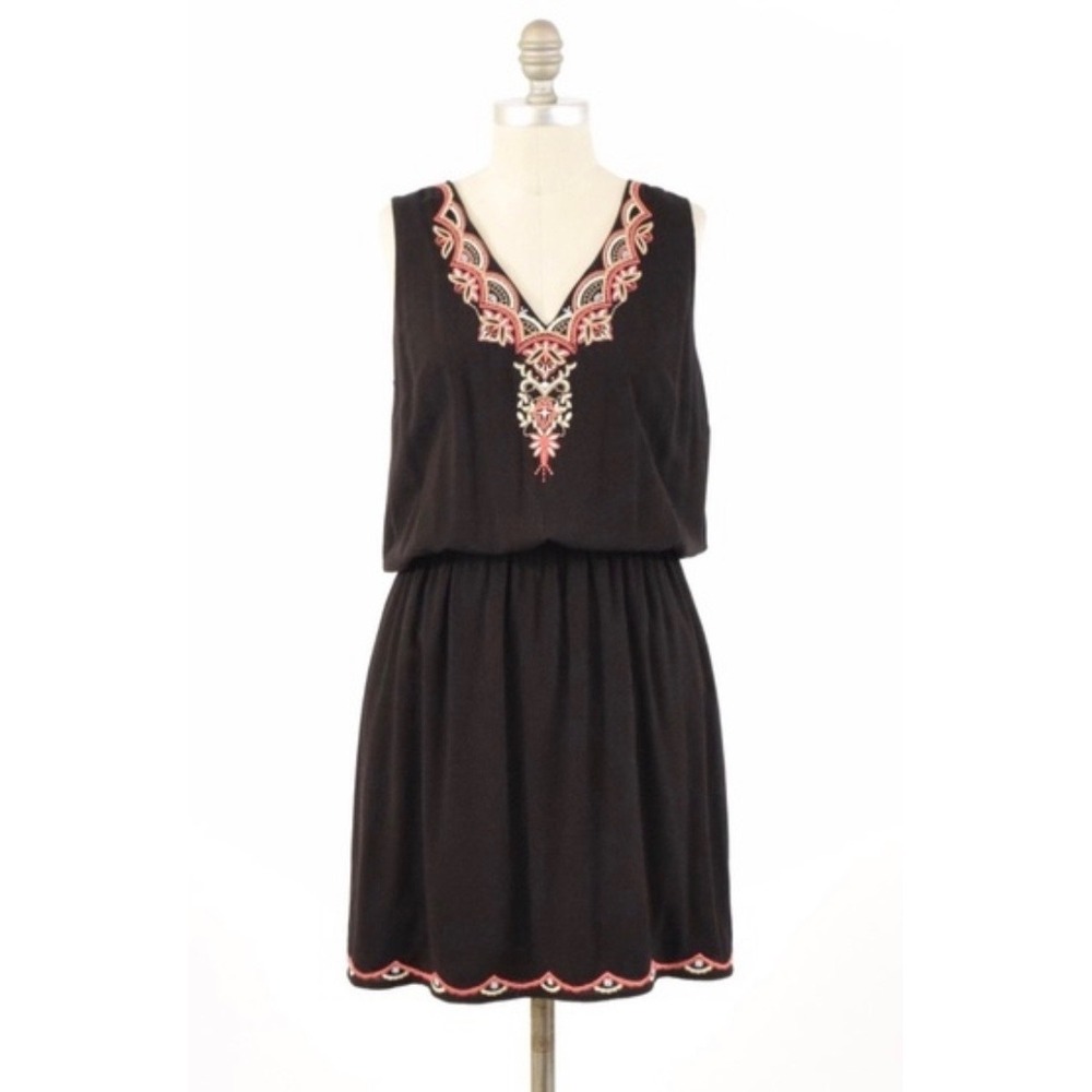 White House Black Market Black Embroidered V-Neck Sleeveless Mini Dress Medium